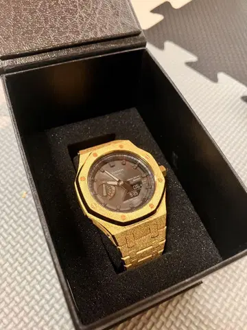 카시오 G-SHOCK 프로스티드 골드 메탈 GA-2100-1A1