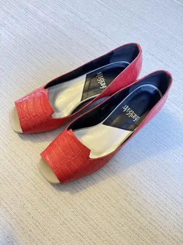 히미코 빨간색 크로커다일풍 오픈토 펌프스