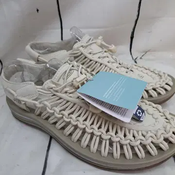 새상품 킨 유니크 샌들 27cm