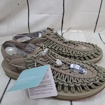 새상품 킨 유니크 샌들 28cm