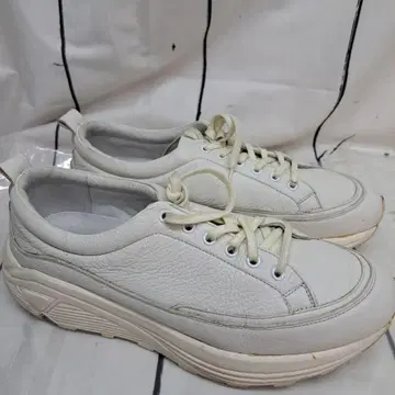 요크 TOAK LORRY CA 화이트 가죽 통굽 스니커즈