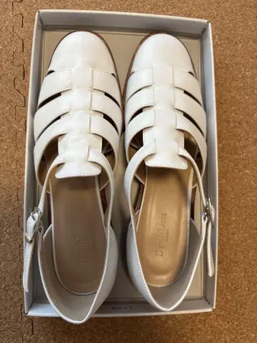 Demi-Luxe BEAMS 가죽 구르카 샌들 37