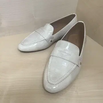 Au BANNISTER 방수 에나멜 로퍼