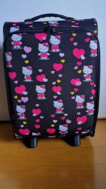 HELLO KITTY 캐스터 달린 캐리