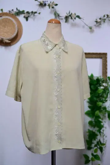 빈티지 클로버 자수 옅은 그린 옐로우 컬러 반팔 셔츠