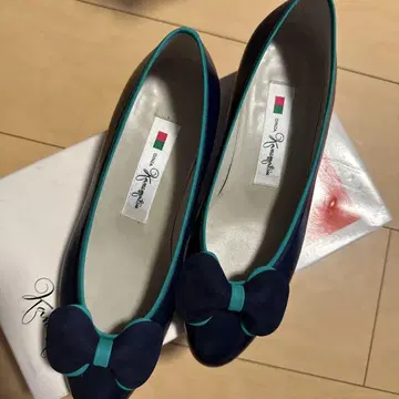 긴자 카네마츠 네이비 리본 펌프스 미사용