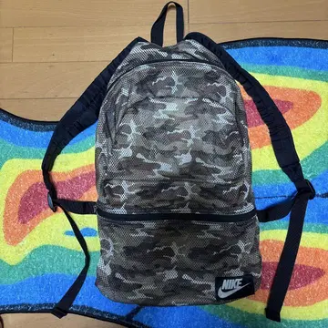 Nike 카모플라쥬 메쉬 백팩