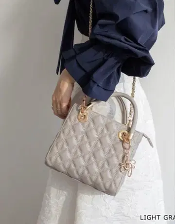 란다 라이트 그레이 퀼팅 숄더백 핸드백 2WAY