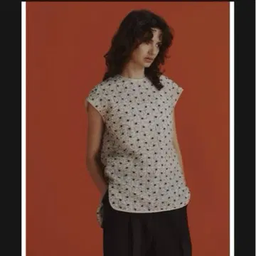 ohga FRENCH FLOWER 프렌치 슬리브 상의 화이트