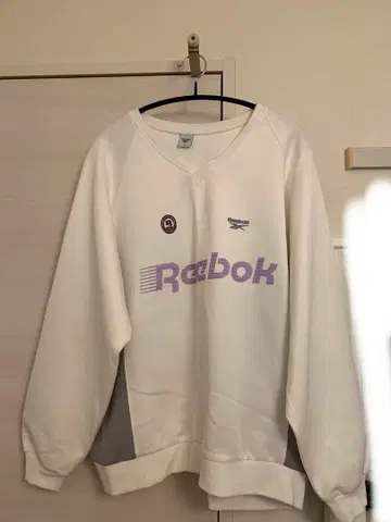 미사용에 가까운 프리 사이즈 리복 맨투맨 트레이닝복 작년 구매