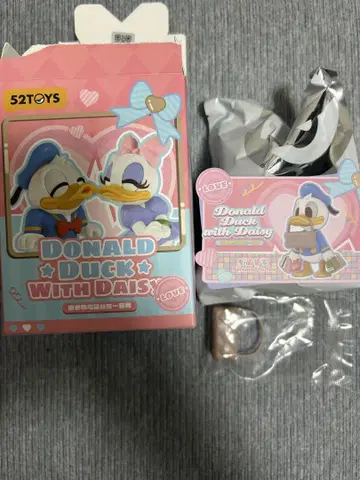 52TOYS DONALDDUCK WITH DAISY