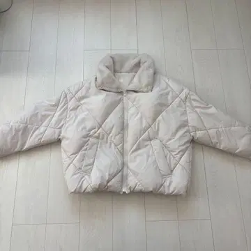 화이트 다운 자켓 L 사이즈