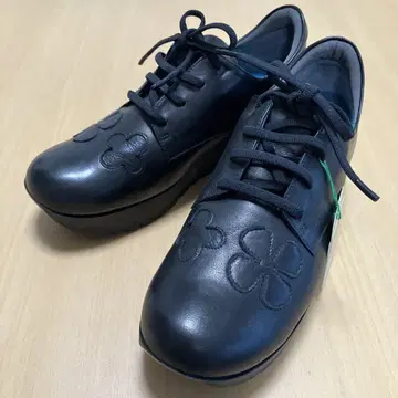 MARRON 클로버 자수 블랙 가죽 스니커즈 22.5cm 가죽 신발