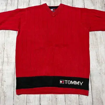 타미힐피거 니트 스웨터 심플 V넥 레드 캐주얼