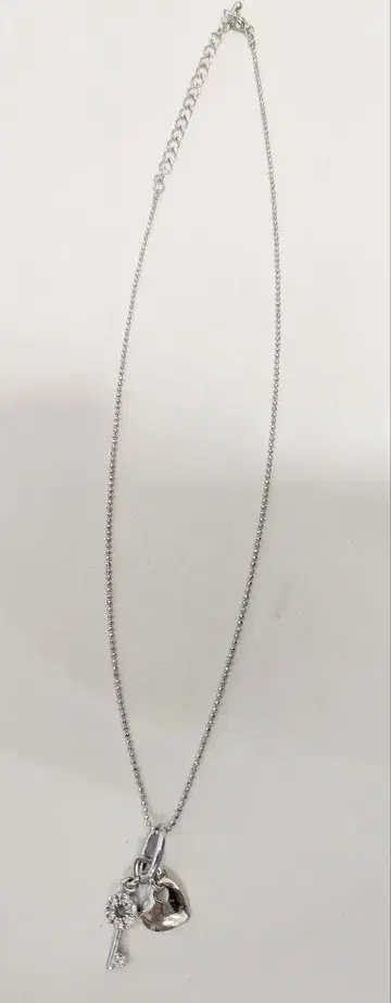 하트와 열쇠 참 포함 목걸이