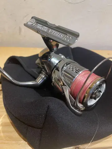 SHIMANO 18 STELLA 3000MHG 스피닝 릴 새상품급
