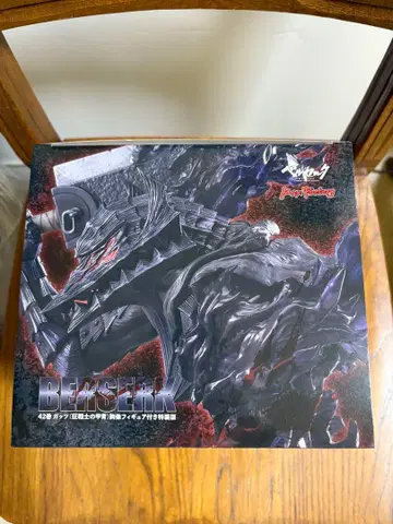 베르세르크 42권 갓츠(광전사의 갑옷) 흉상 피규어 포함 특장판