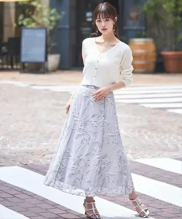 꽃무늬 자수 그레이 롱 스커트 swingle