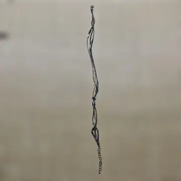 유니크한 와이어 디자인 목걸이
