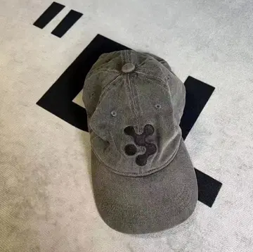 vujade 그레이 로고 자수 캡