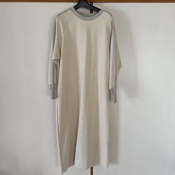 Gready Brilliant 아이보리 저지 원피스