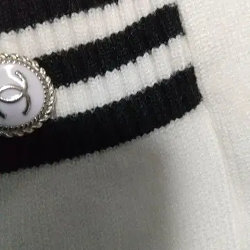 화이트 스트라이프 가디건