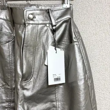 melt the lady fake leather pants