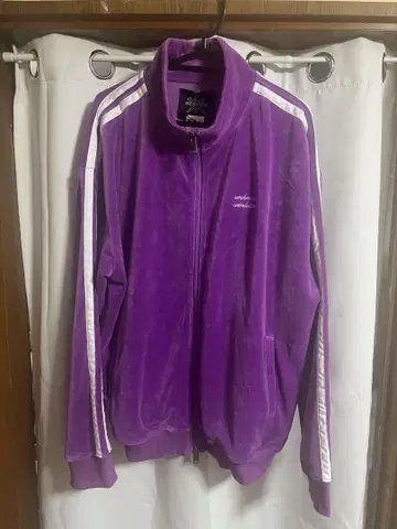 보라색 집업 자켓 스포츠