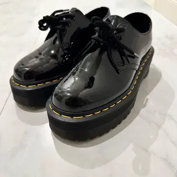 닥터 마틴 1461 쿼드 3홀 통굽