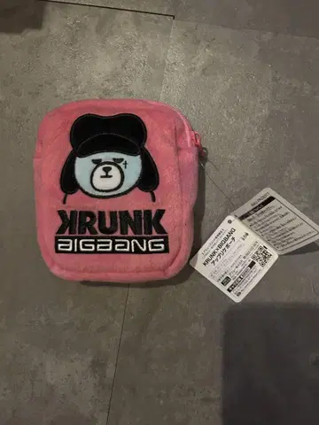 G-DRAGON 지용 아플리케 파우치