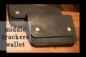 미들 트래커 지갑 아메카지 바이커 에이징으로 광택이 나옵니다