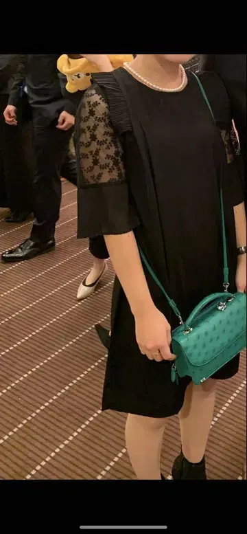 블랙 레이스 디테일 7부 소매 원피스
