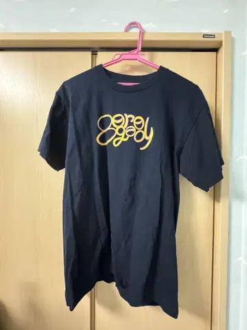 네이비 로고 프린트 T셔츠