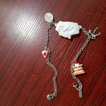 MOMENTEL Lingerie strawberry necklace