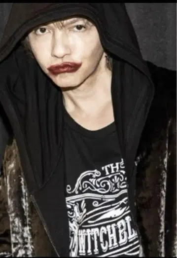 hyde 착용 switchblade 셔츠