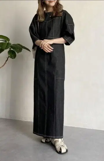 CAPRICIEUX LE'MAGE 패널 절개 스티치 원피스
