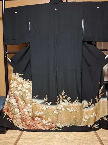 화이트 국화 패턴 블랙 전통 예복 기모노