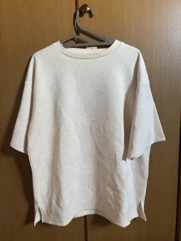 부풀어 오른 자카드 풀오버 아이보리 프리 반팔