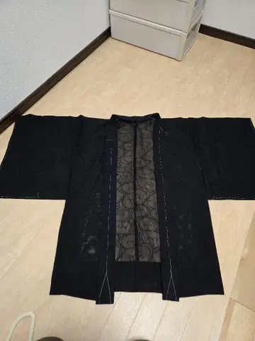 블랙 비침이 있는 겉옷