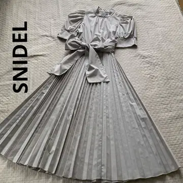 SNIDEL 퍼프 슬리브 플리츠 롱 원피스 라이트 그레이