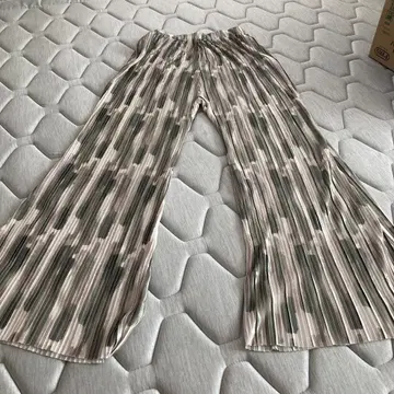 카키 베이지 플리츠 와이드 팬츠