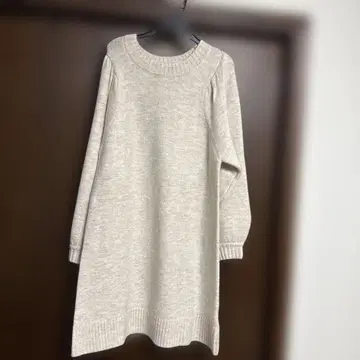 미사용 새상품 노스탤지어 베이지 긴팔 드레스 퍼프 슬리브