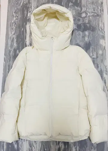 유니클로 아이보리 후드 부착 다운 자켓