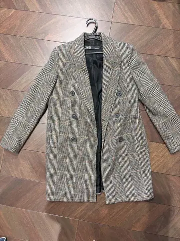 ZARA 체크 무늬 체스터 코트