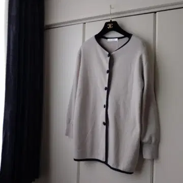 새상품 택 포함 DoCLASSE 바늘뜨기 배색 트리밍 니트 코트