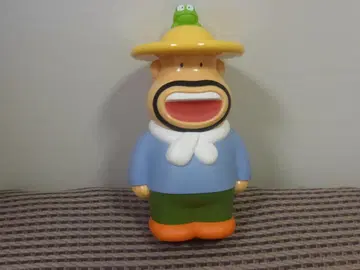 개구리 모자를 쓴 컬 아저씨 피규어
