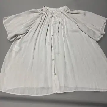 플라스테 아이보리 플레어 슬리브 셔츠