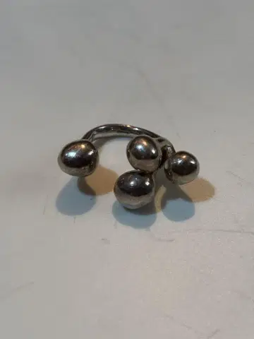 모니카 카스티글리오니 반지 모니카 카스티글리오니 반지
