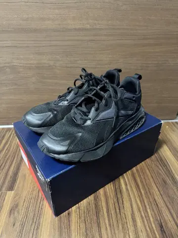 Reebok 러닝화