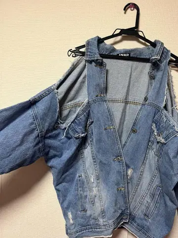 ANAP 어깨 트임 데님 자켓 데미지